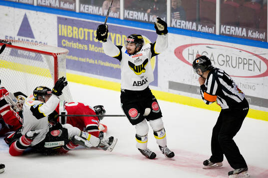 Sam Marklund, Västerås gör 2-2 och jublar