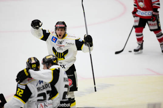 Jubel i Västerås vid 2-1