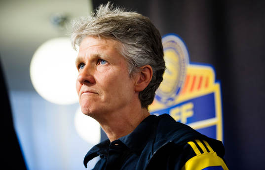 Pia Sundhage presenterar truppen
