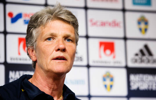 Pia Sundhage presenterar truppen