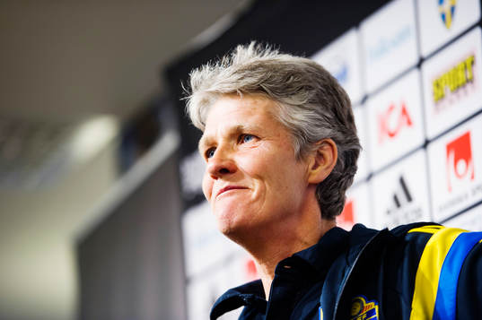 Pia Sundhage presenterar truppen