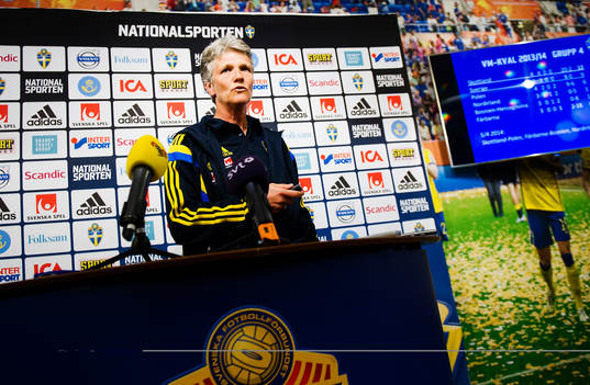 Pia Sundhage presenterar truppen