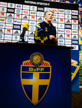 Pia Sundhage presenterar truppen