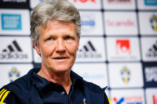 Pia Sundhage presenterar truppen