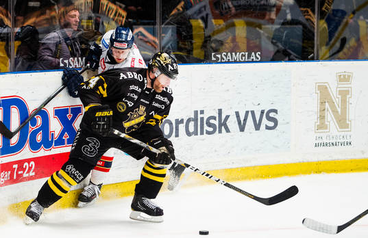 s Fredrik Svensson och Djurgårdens Michael Holmqvist