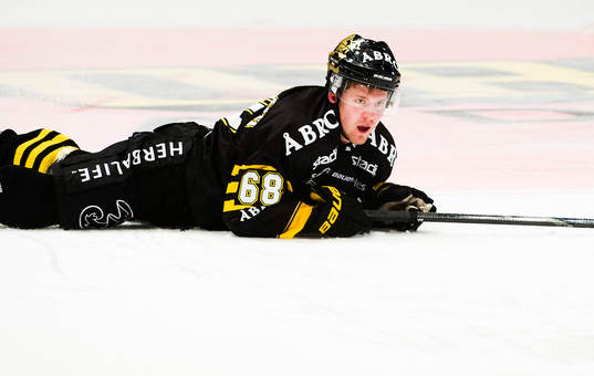 s Victor Ahlström