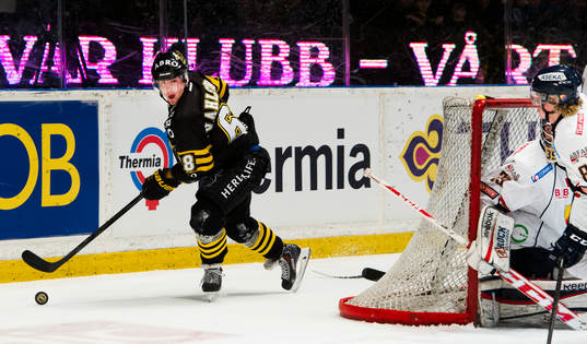 s Victor Ahlström  rundar Djurgårdens mål