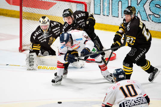 s Mattias Janmark och Jordan Hendry