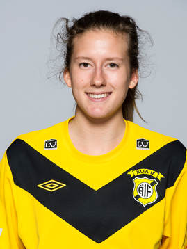 Damfotbollsspelaren Clara Richter, Älta