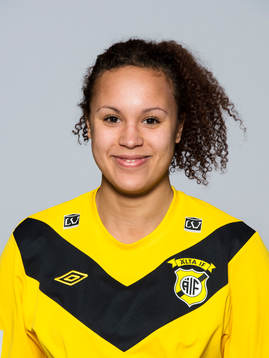 Damfotbollsspelaren Rebecca Davis, Älta
