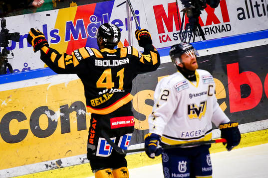 Skellefteås Pierre Eduoard Bellemare gör 1-0 målet på