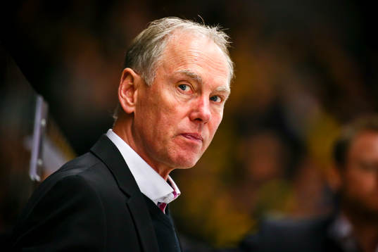 Hv71s tränare Torgny Bendelin deppar