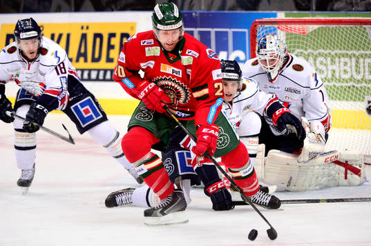 Frölundas Joel Lundqvist framför mål