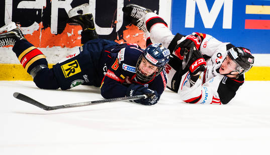 Djurgårdens  Andreas Englund och Malmö Redhawks Robin