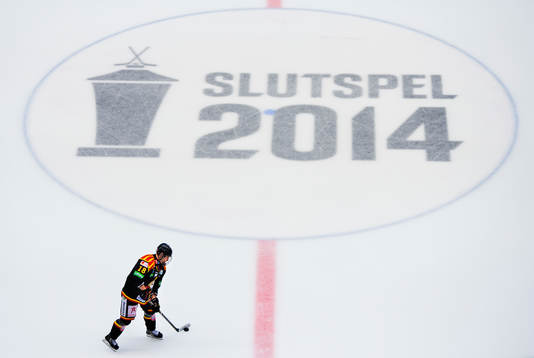 Brynäs Anton Rödin värmer upp