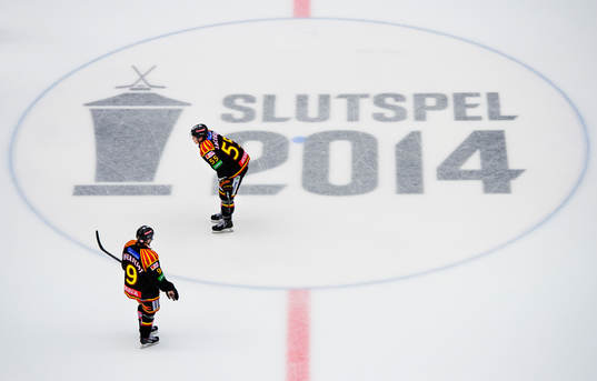 Brynäs Sebastian Enterfeldt och Robin Jacobsson värmer upp