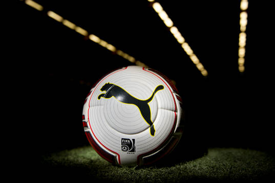 En fotboll från Puma