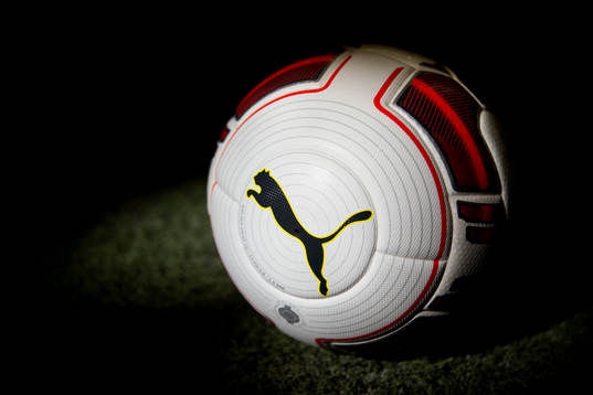 En fotboll från Puma