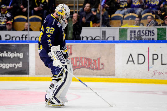 s målvakt Gustaf Wesslau deppar