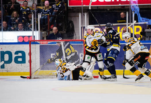Precis innan 2-1 målet, Skellefteås målvakt Markus