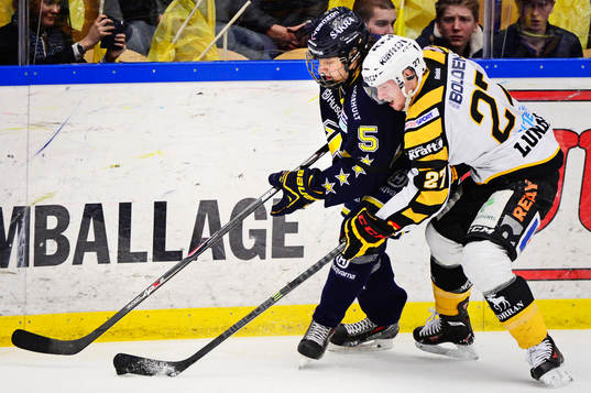 s Filip Ahl och Skellefteås Martin Lundberg
