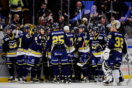 HV71 firar Eric Christensenunder gjort 2-1 i förlängning