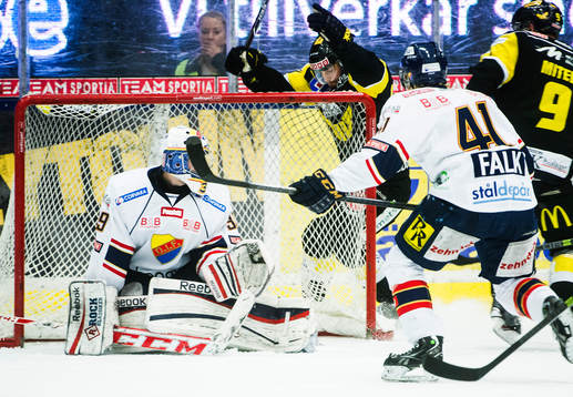 Västerås Tomas Mitell  gör 3-1 bakom Djurgårdens