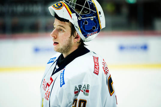Djurgårdens  målvakt Adam Reideborn  deppar