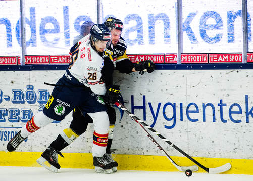 Djurgårdens  Henrik Nyberg och Västerås Luca Caputi