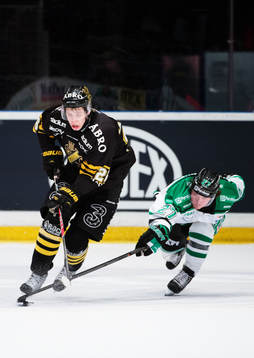 s Mattias Janmark utmanas av Rögles Niklas Hansson