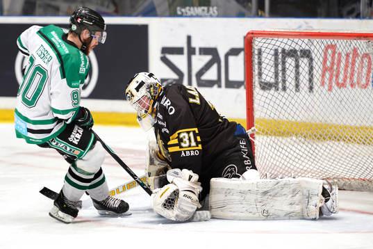 s målvakt Daniel Larsson