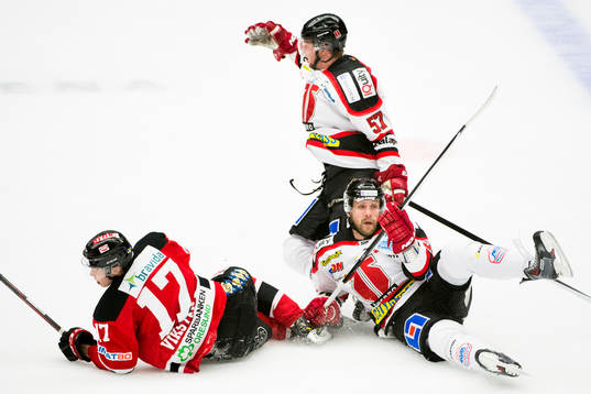 Malmö Redhawks Daniel Viksten mot Örebros Johan Motin och