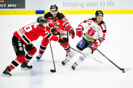 Malmö Redhawks Emil Carnestad och Björn Svensson mot