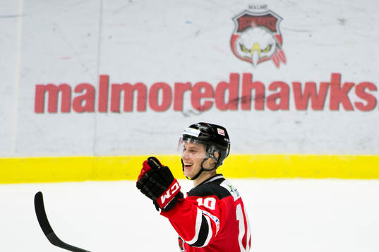 Malmö Redhawks Robin Alvarez jublar vid slutsignalen