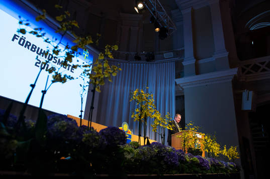 Karl-Erik Nilsson, ordförande, talar