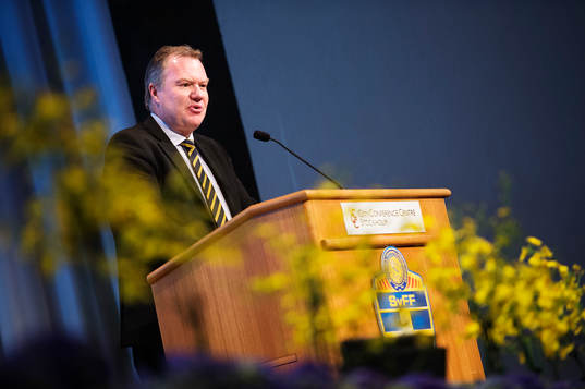 Karl-Erik Nilsson, ordförande, talar