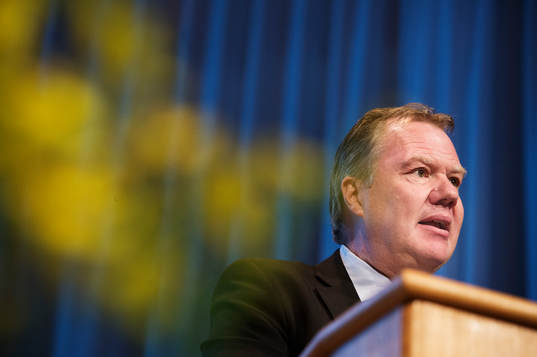 Karl-Erik Nilsson, ordförande, talar