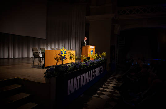 Karl-Erik Nilsson, ordförande, talar