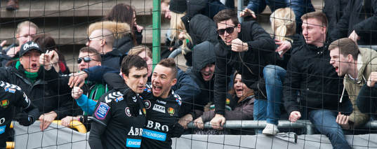 Gais Bobby Warshaw har gjort 0-1 i matchen i Svenska Cupen