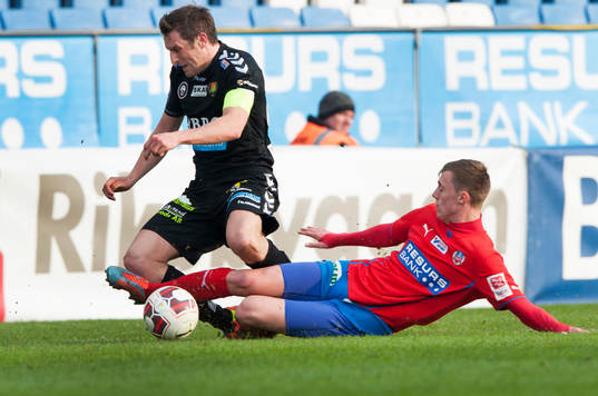 Helsingborgs Anton Kinnander och Gais Kenneth Gustafsson  i