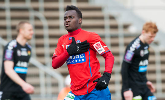 Helsingborgs David Accam har gjort 1-1 och presenterar en