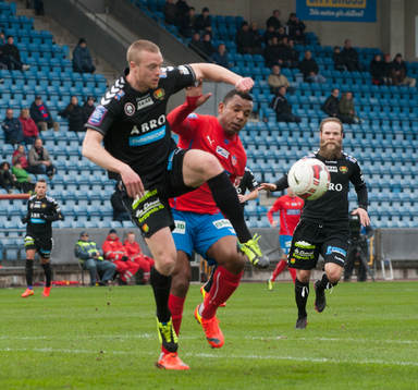 Gais Björn Andersson och Helsingborgs Alvaro Santos i