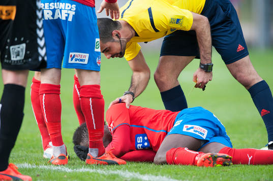 Helsingborgs David Accam skadad, domaren Mohammed Al-Hakim