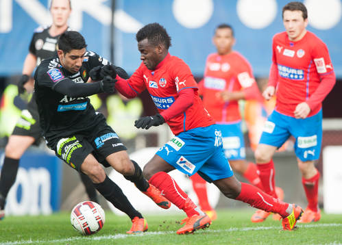 Helsingborgs David Accam utmanar Gais Sandeep Mankoo i
