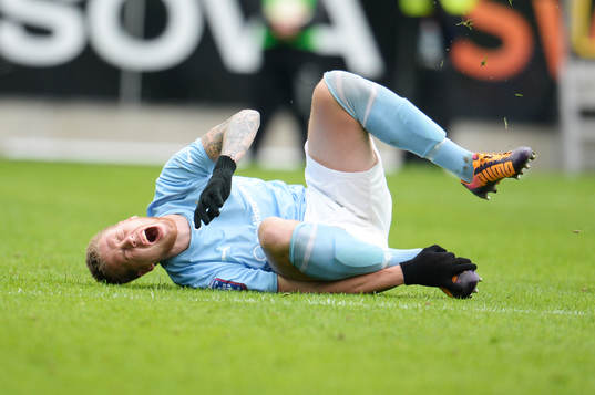 Malmö FFs Pontus Jansson har ont