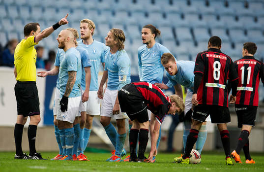 Malmö FFs Markus Halsti blir utvisad
