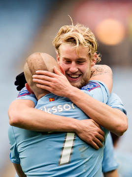 Malmö FFs Filip Helander och Magnus Eriksson jublar