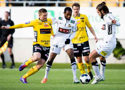 Kamp mellan Elfsborgs Anders Svensson och Häckens Rene