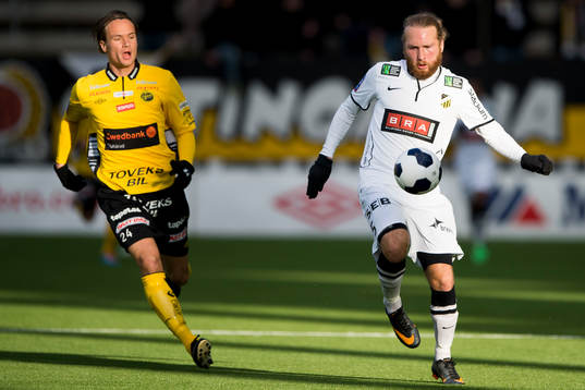 Häckens Emil Wahlström med Elfsborgs Viktor Prodell i