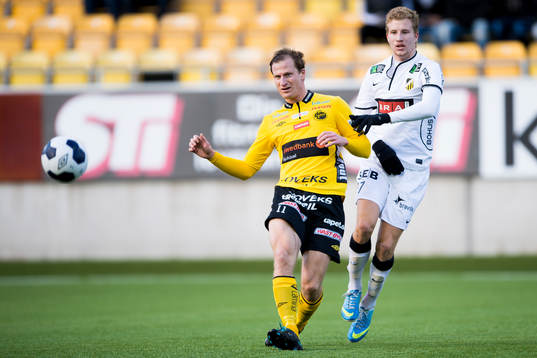 Elfsborgs Daniel Mobaeck och Häckens Simon Gustafson